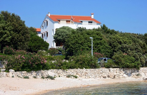 Mandre Apartment | One bedroom apartment near beach Mandre, Pag (A-6518-c)