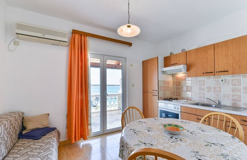 Tkon Apartment | One bedroom apartment near beach Tkon, Pašman (A-336-b)