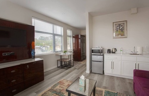 Bankers Hill Apartment | One Bedroom Apartment with Luxurious Furnitures