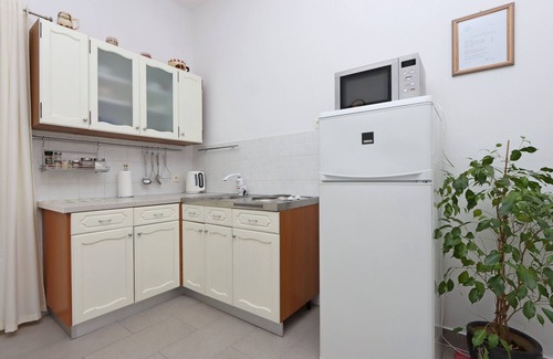 Kornic Apartment | One bedroom apartment with terrace Kornić, Krk (A-415-a)