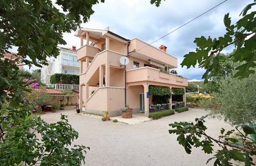 Kornic Apartment | One bedroom apartment with terrace Kornić, Krk (A-415-a)