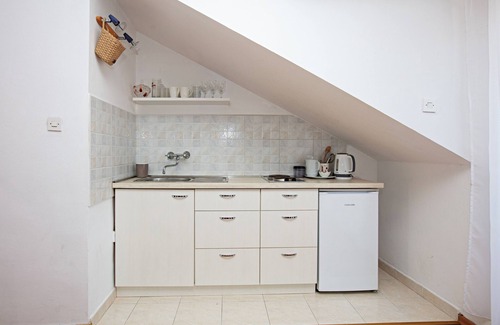 Tijesno Apartment | One bedroom apartment with balcony and sea view Tisno, Murter (A-815-a)