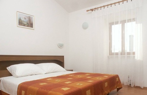 Loznati Apartment | One bedroom apartment with terrace Loznati, Cres (A-2515-a)