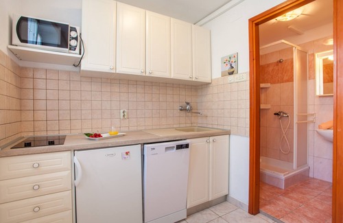 Cres Apartment | One bedroom apartment with terrace Cres (A-7983-a)