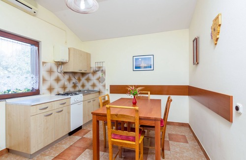 Banjole Apartment | One bedroom apartment with terrace Banjole, Pula (A-2258-b)