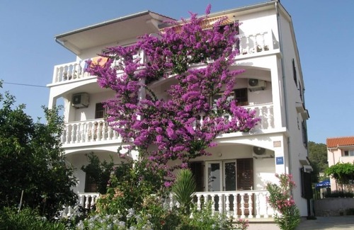 Barbat na Rabu Apartment | One bedroom apartment with balcony and sea view Barbat, Rab (A-17620-b)