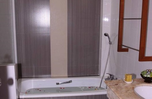 Ko Chang Resort | One bedroom garden view , beachfront resort