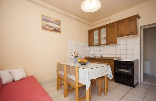 Brodarica Apartment | One-bedroom apartment near beach