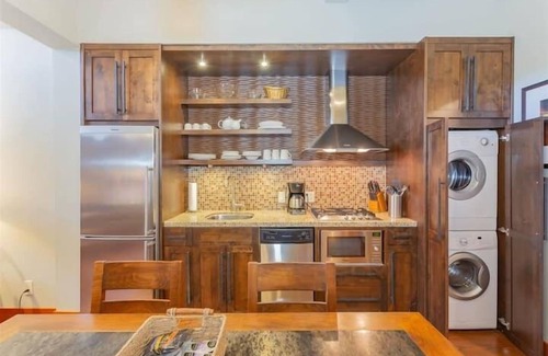 Mayne Island Hotel | One Bedroom Oceanfront Villa - Mayne Island Resort