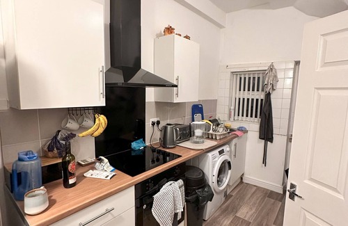 Birkenhead House | One Bedroom shared in End Terrace House