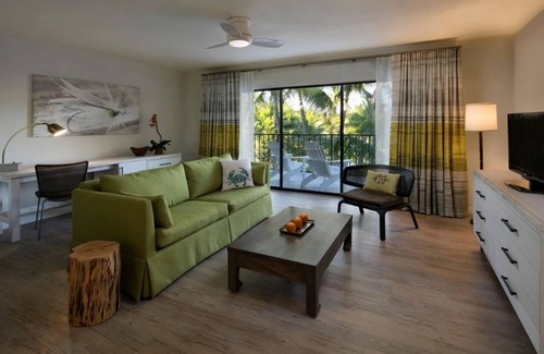 Islamorada Resort | One Bedroom Suite w/2 Queen Beds, Kitchenette, Pool, Free Parking & Pet Friendly