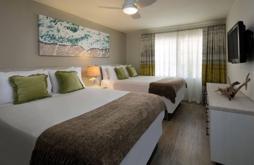 Islamorada Resort | One Bedroom Suite w/2 Queen Beds, Kitchenette, Pool, Free Parking & Pet Friendly