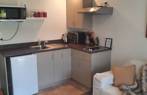 Arrowtown Apartment | One Bedroom unit in Arrowtown, close to cycle trails, and main attractions