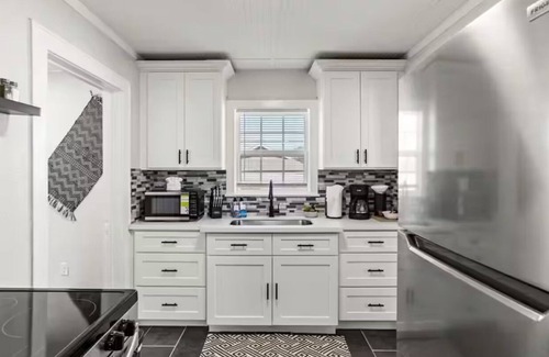 Galveston Apartment | One block to Beach, Pet Friendly-Private Patio