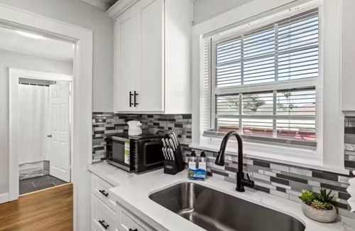 Galveston Apartment | One block to Beach, Pet Friendly-Private Patio