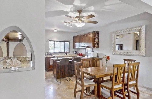 El Medano Ejidal Condo | one block to medano beach , 2 blocks to the Cabo Marina & Downtown Cabo