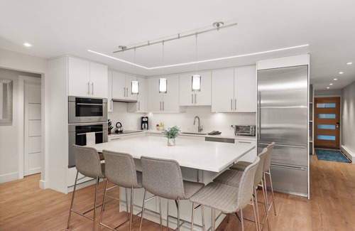 Aspen Condo | One Block To Ski-In/Ski-Out On Aspen Mtn! Three Blocks To Downtown! Parking, Wood FP, W/D