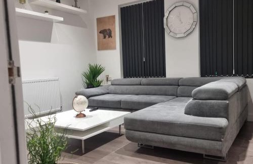 Enfield Highway Apartment | One double room in A 4 bed in Enfield north London