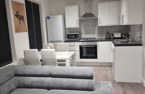 Enfield Highway Apartment | One double room in A 4 bed in Enfield north London