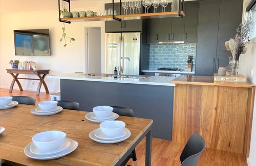 Waterhouse House | One for the golf lover! FREE WIFI, Town Centre.