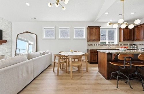 Rock Creek House | One Month MINIMUM RentalnBeautiful home with AC, WIFI, Hot tub and Mt Hood Views