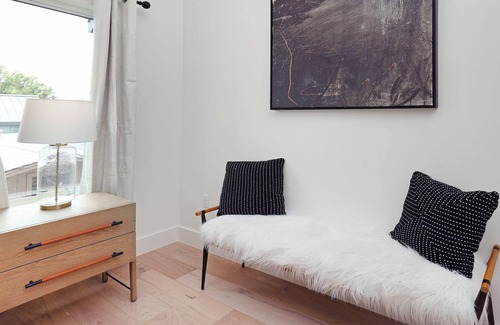 Old Enfield House | One Of A Kind Clarksville Home + Private Pool - Willow