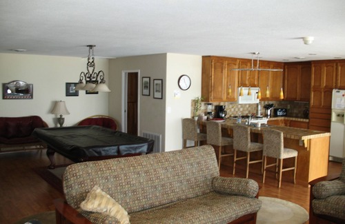 Clearlake Park House | One of the best bass fishing lakes in America! Water sports heaven!