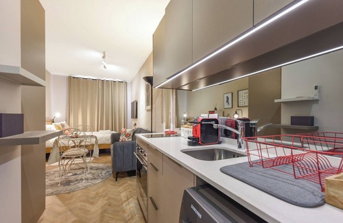 Greater Johannesburg Metropolitan Area Apartment | One Rosebank: City Sanctuary