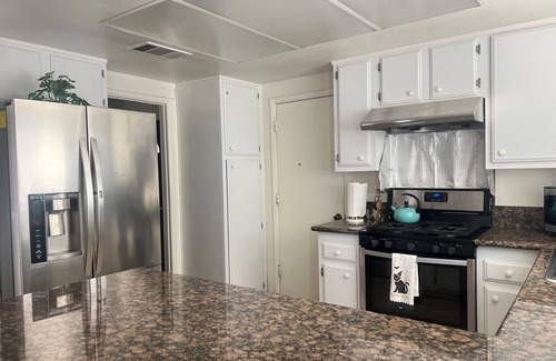 Spring Valley House | One story 3 bedroom home-10 minutes to strip