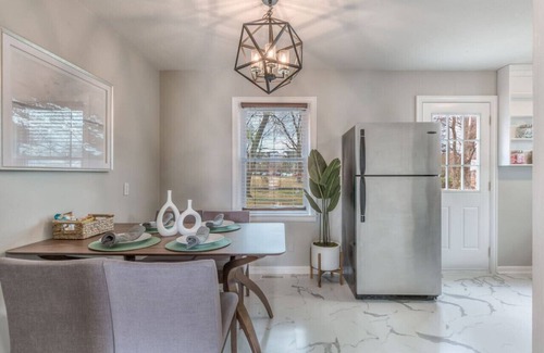 Turner Park House | OneCozyPlace Tulsa | King Bed Expo TU Downtown