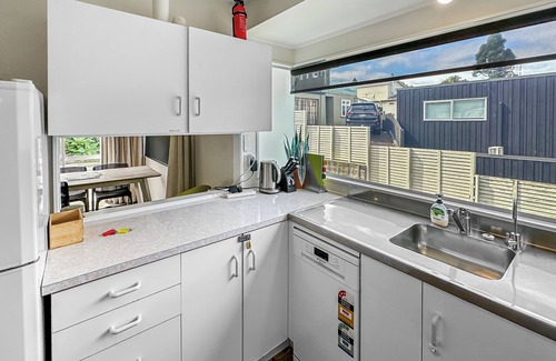 Onehunga House | Onehunga Oasis l 2bed Private Home l Cornwall Park