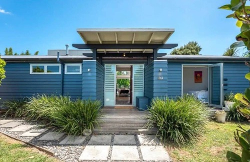 Oneroa House | ONEROA OASIS with heated Pool