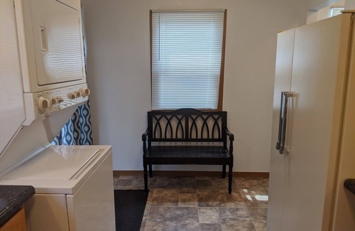 Bismarck House | ONLY 1 mi to Cap. & Both Hosp-Cozy 2 Bed Home
