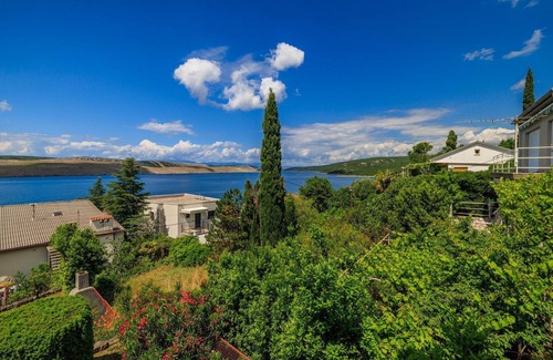 Jadranovo Apartment | Only 100 metres to the crystal-clear Adriatic Sea