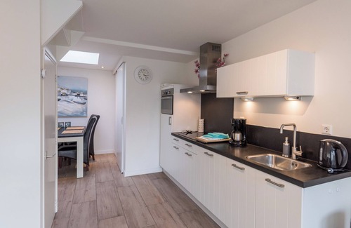 Bergen aan Zee Apartment | Only 200 m from the beach, pretty apartment with terrace, balcony and parking space