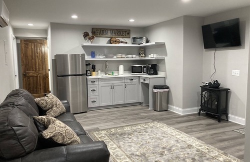 Lenoir Cottage | Only 8 min from ❤️ of Blowing Rock! Private Hot Tub!