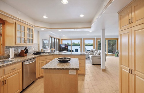 Minnetonka House | ONLY HOUSE FOR RENT ON WAYZATA BAY - COMPLETELY REMODELED - 5 BDR 4 Bath 6 TVs