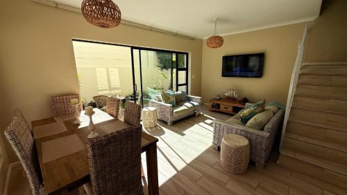 Onrus House | Onrus Holiday Home on Private Estate with Pool