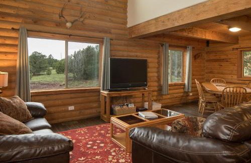Williams House | Ontario Ave Remodeled Log Cabin on 1 Acre Gateway to Grand Canyon Amazing Views