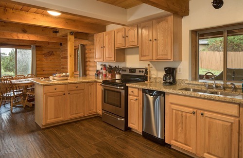 Williams House | Ontario Ave | Remodeled Log Cabin on 1 Acre | Gateway to Grand Canyon | Amazing Views