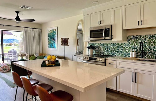 Lake Havasu City Condo | Ooh LaLa! Newly Listed Queens Bay All-Season Resort. On the Greens w/lake view