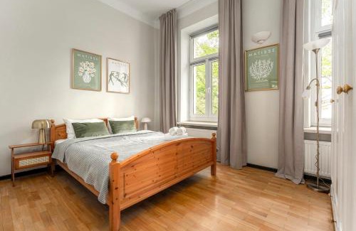 Srodmiescie Południowe Apartment | oompH Warsaw Central 3BR & 2BATHS Grand Residence