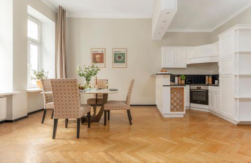 Srodmiescie Południowe Apartment | oompH Warsaw Central 3BR & 2BATHS Grand Residence