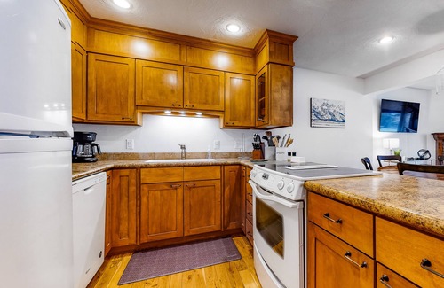 Jackson Hole Condo | Open and inviting, two-story condo with full kitchen, patio, and wildlife views