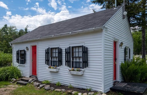 Trenton Cottage | Open Hearth Inn Cottage 8 - 10 min to Acadia!