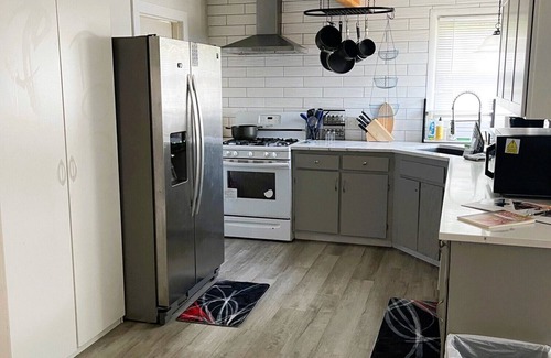 Northeast Neighbors House | Open layout sweet spot in the heart of Oregon's Capital.