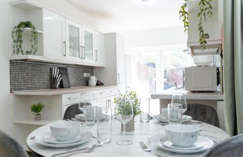 Portsmouth House | Open Mind Property - 6 Beds & Free Parking