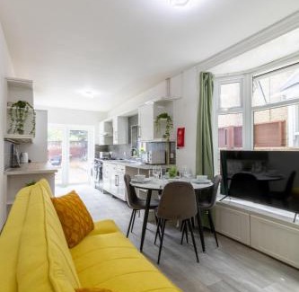 Portsmouth House | Open Mind Property - 6 Beds & Free Parking