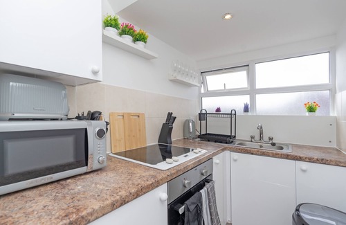 Bournemouth Apartment | Open Mind Property - 8 Guests & Free Parking
