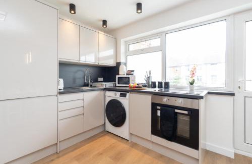South Hayling Apartment | Open Mind Property -8 Guests, 4Beds & Free Parking